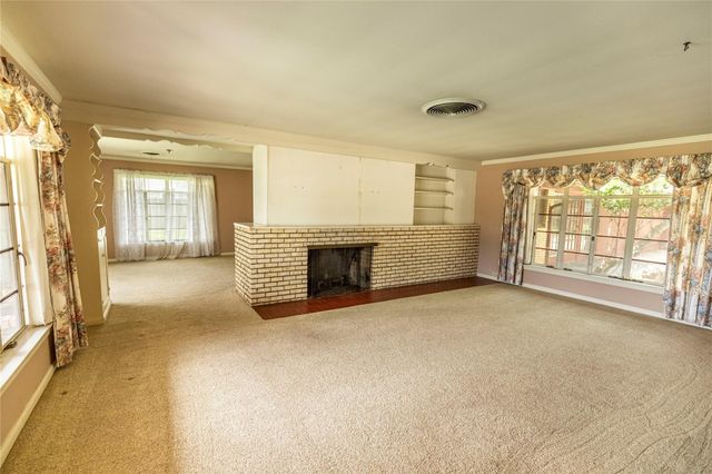 322 E O'bryant Street, Bellville, TX 77418