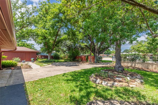 322 E O'bryant Street, Bellville, TX 77418