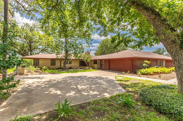 322 E O'bryant Street, Bellville, TX 77418
