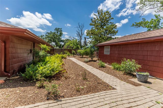 322 E O'bryant Street, Bellville, TX 77418