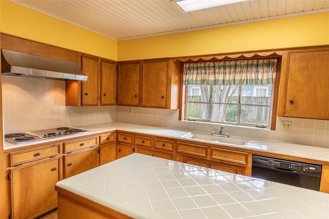 322 E O'bryant Street, Bellville, TX 77418