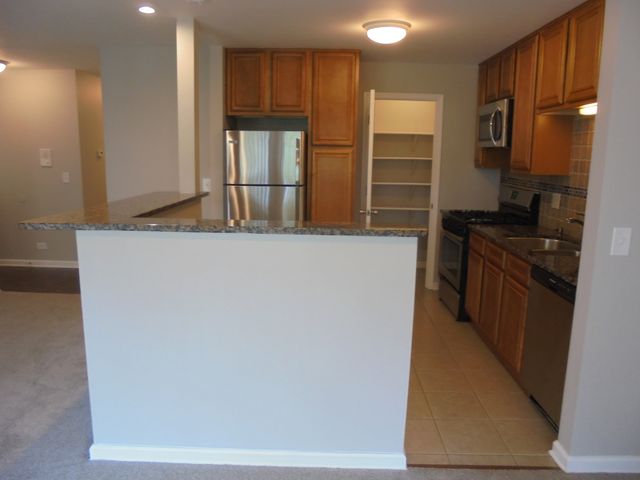 4730 Calvert Drive C2, Rolling Meadows, IL 60008
