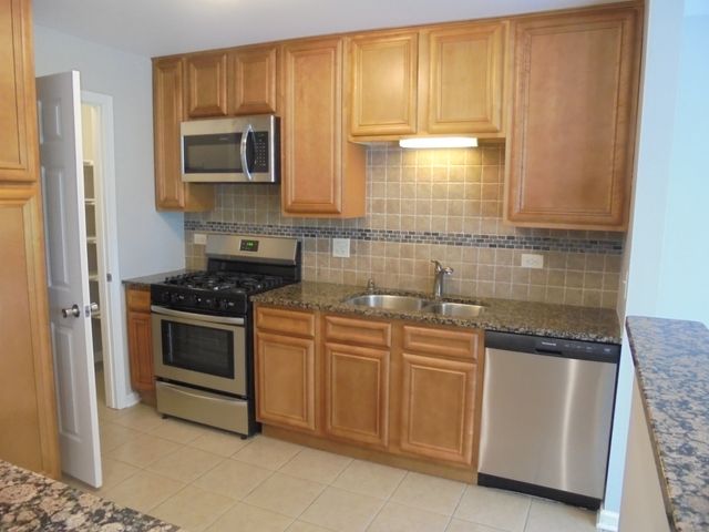 4730 Calvert Drive C2, Rolling Meadows, IL 60008