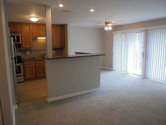 4730 Calvert Drive C2, Rolling Meadows, IL 60008