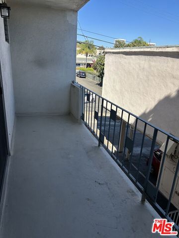 1412 Barry Avenue 4, Los Angeles, CA 90025