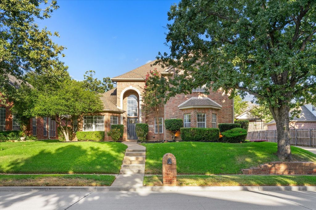 8212 Hallmark Drive, North Richland Hills, TX 76182 — photo 2