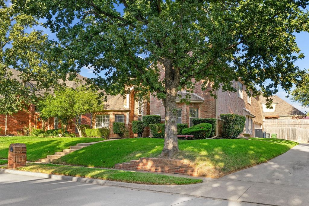 8212 Hallmark Drive, North Richland Hills, TX 76182 — photo 3