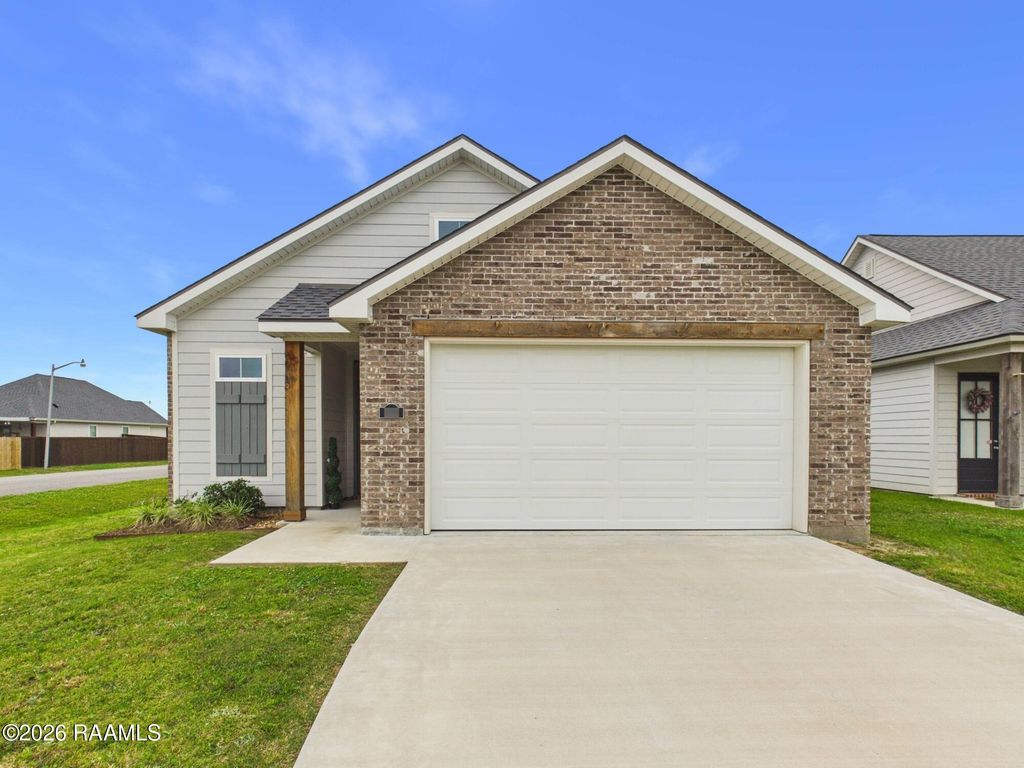 301 Adry Lane, Youngsville, LA 70592