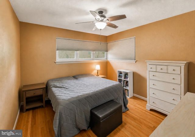 5 SUNSET DR, Voorhees, NJ 08043