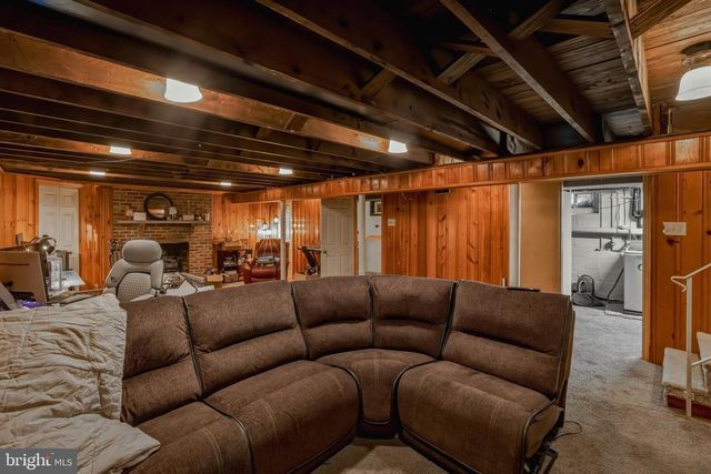 5 SUNSET DR, Voorhees, NJ 08043