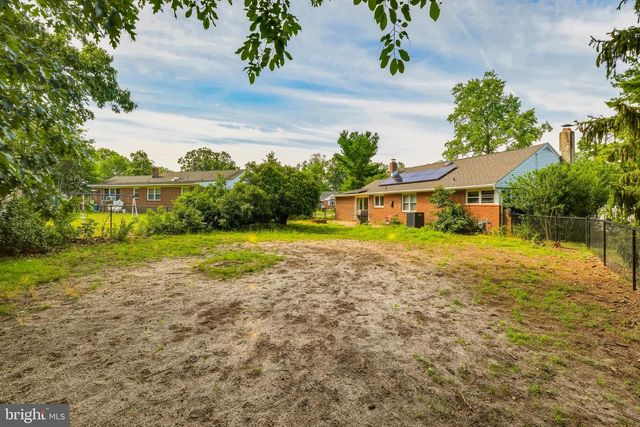 5 SUNSET DR, Voorhees, NJ 08043