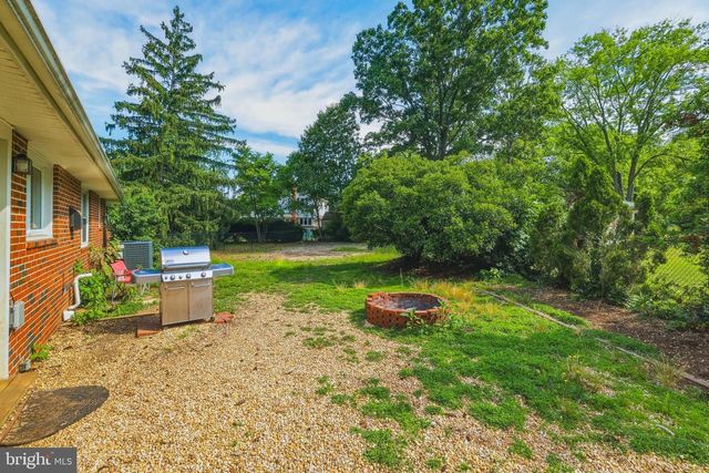 5 SUNSET DR, Voorhees, NJ 08043