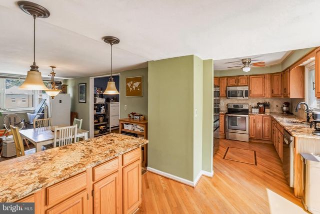 5 SUNSET DR, Voorhees, NJ 08043