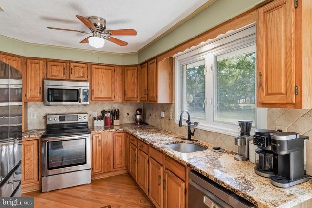 5 SUNSET DR, Voorhees, NJ 08043