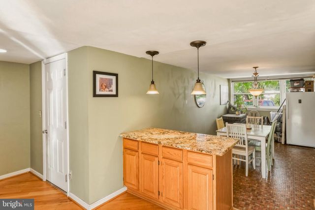5 SUNSET DR, Voorhees, NJ 08043