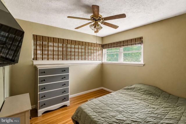 5 SUNSET DR, Voorhees, NJ 08043