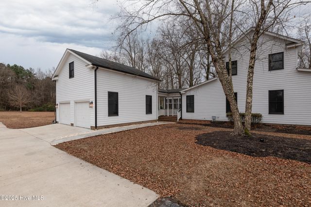 621 V O A Site C Road, Greenville, NC 27834