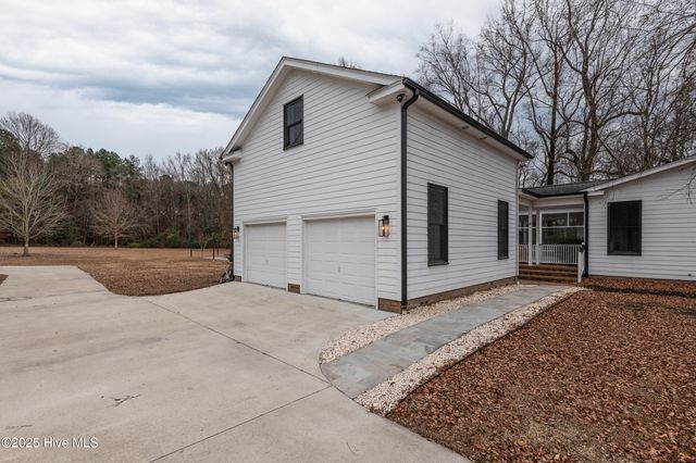 621 V O A Site C Road, Greenville, NC 27834