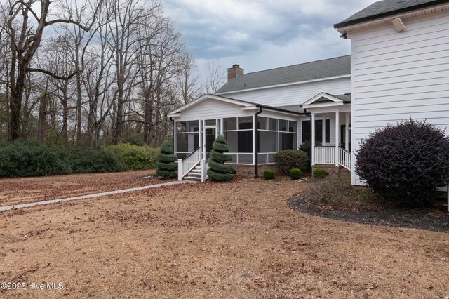 621 V O A Site C Road, Greenville, NC 27834