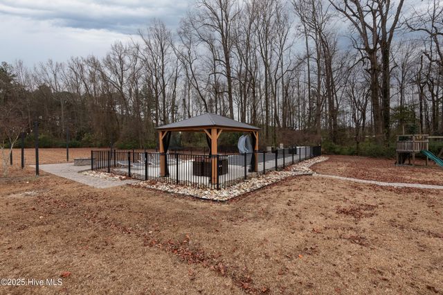 621 V O A Site C Road, Greenville, NC 27834