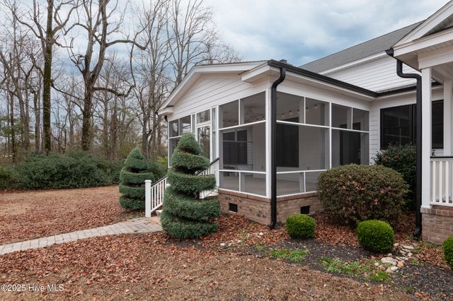 621 V O A Site C Road, Greenville, NC 27834