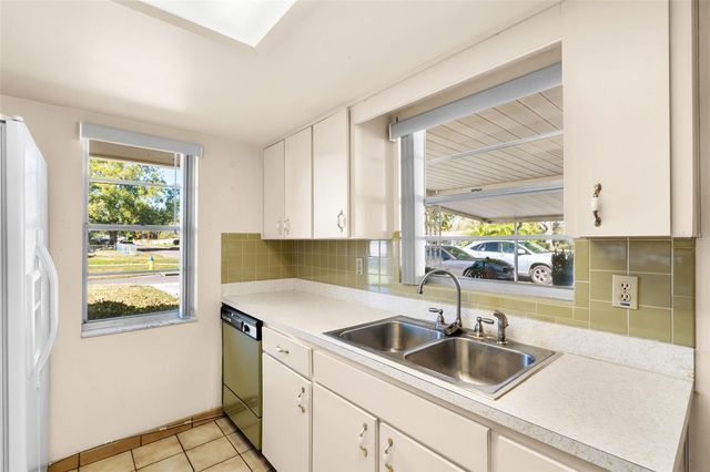 7307 N ALBANY AVENUE, Tampa, FL 33604