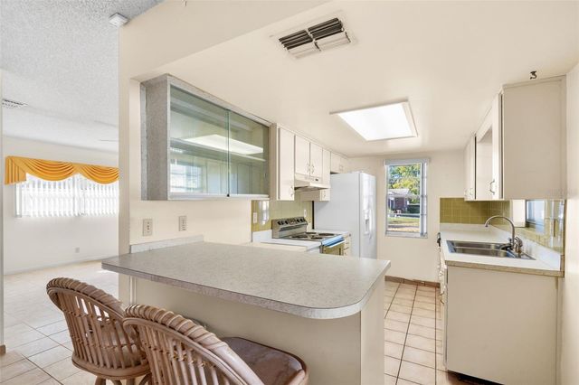 7307 N ALBANY AVENUE, Tampa, FL 33604