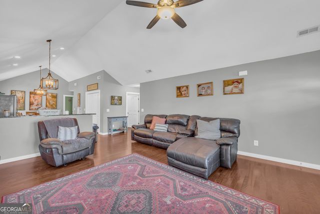 323 North Point Circle, Hartwell, GA 30643