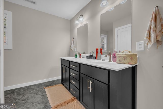 323 North Point Circle, Hartwell, GA 30643