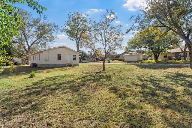 1413 W 13th Street, Clifton, TX 76634