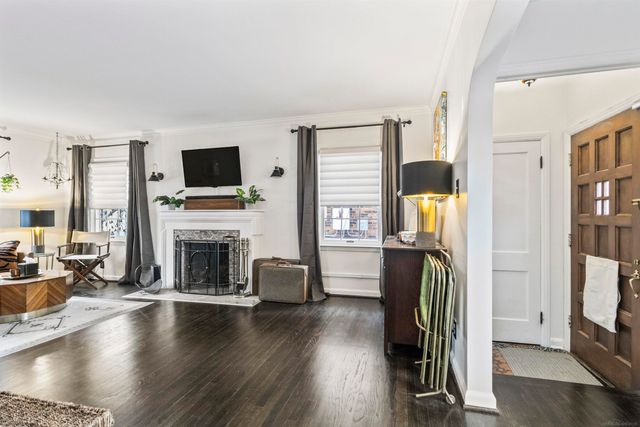 1985 Country Club Drive Drive, Grosse Pointe Woods, MI 48236