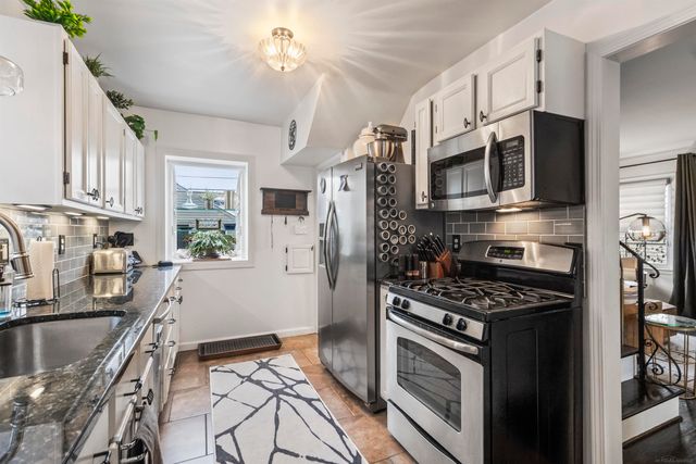 1985 Country Club Drive Drive, Grosse Pointe Woods, MI 48236