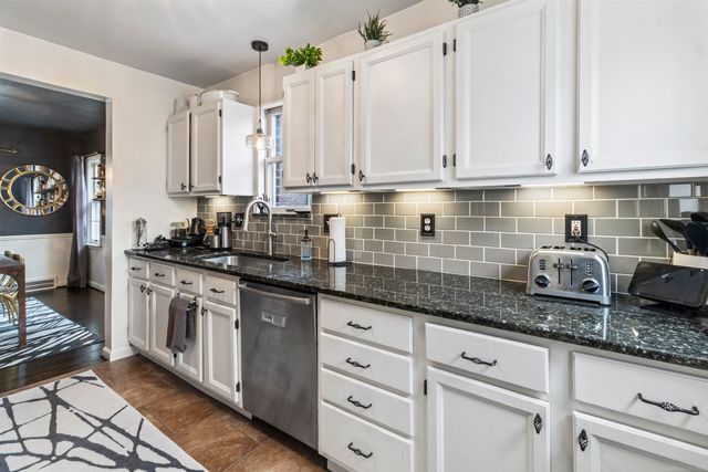 1985 Country Club Drive Drive, Grosse Pointe Woods, MI 48236