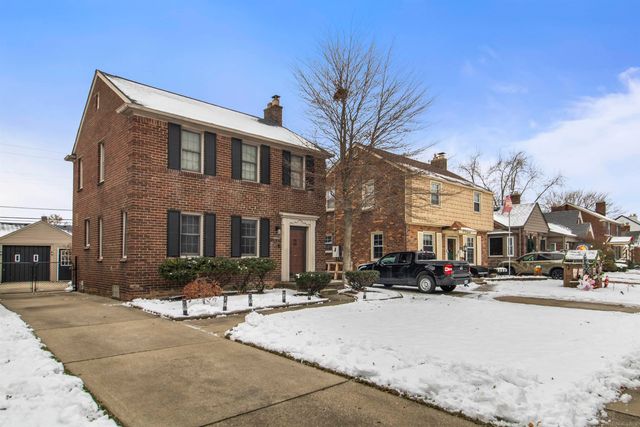 1985 Country Club Drive Drive, Grosse Pointe Woods, MI 48236