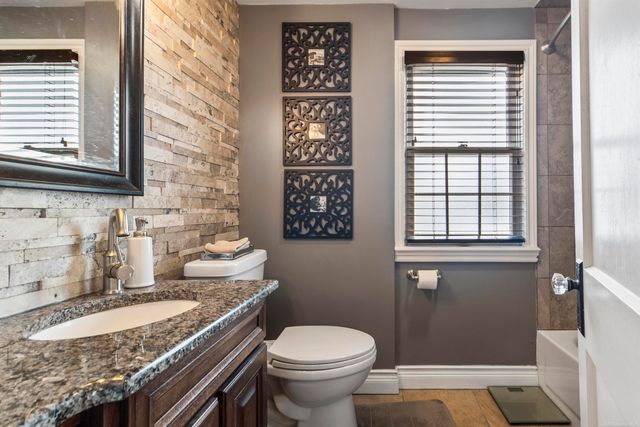 1985 Country Club Drive Drive, Grosse Pointe Woods, MI 48236