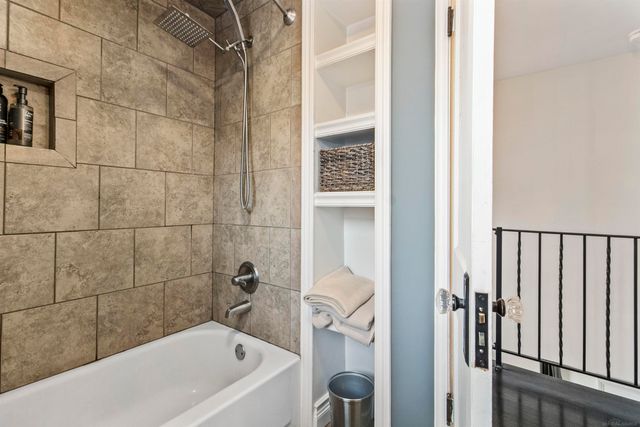 1985 Country Club Drive Drive, Grosse Pointe Woods, MI 48236