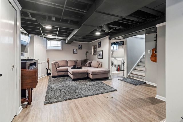 1985 Country Club Drive Drive, Grosse Pointe Woods, MI 48236