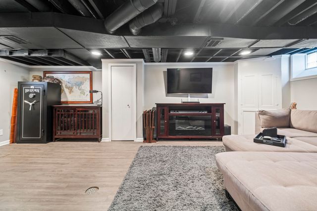 1985 Country Club Drive Drive, Grosse Pointe Woods, MI 48236