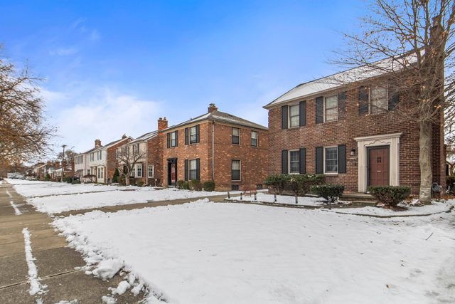 1985 Country Club Drive Drive, Grosse Pointe Woods, MI 48236