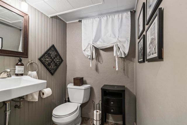 1985 Country Club Drive Drive, Grosse Pointe Woods, MI 48236