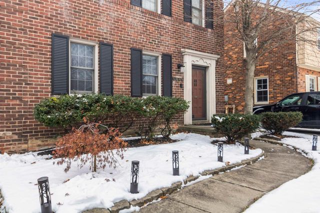 1985 Country Club Drive Drive, Grosse Pointe Woods, MI 48236