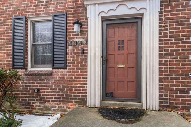 1985 Country Club Drive Drive, Grosse Pointe Woods, MI 48236