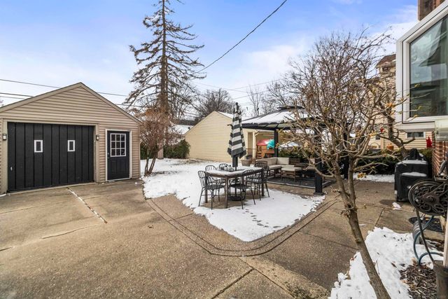 1985 Country Club Drive Drive, Grosse Pointe Woods, MI 48236