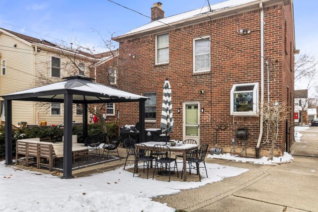 1985 Country Club Drive Drive, Grosse Pointe Woods, MI 48236