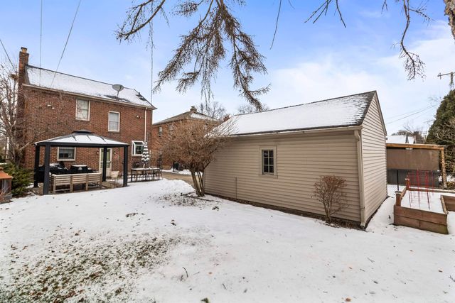 1985 Country Club Drive Drive, Grosse Pointe Woods, MI 48236