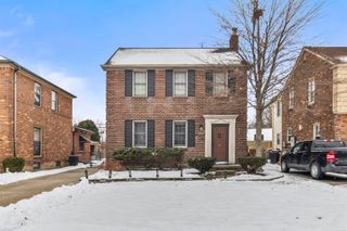 1985 Country Club Drive Drive, Grosse Pointe Woods, MI 48236
