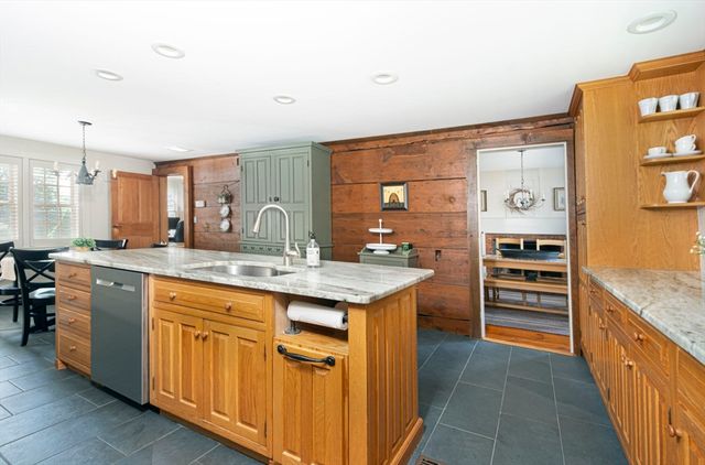 99 W Main St, Westborough, MA 01581