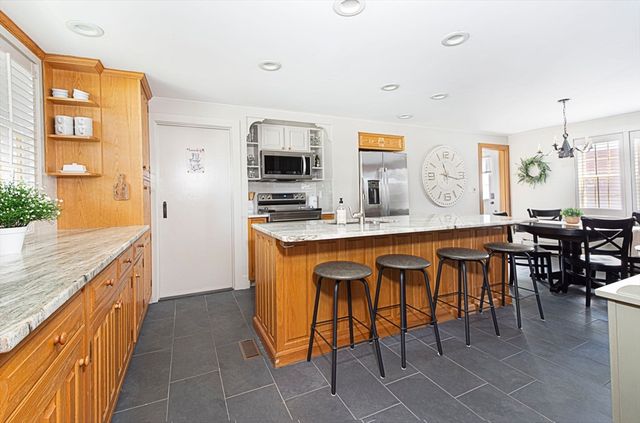 99 W Main St, Westborough, MA 01581