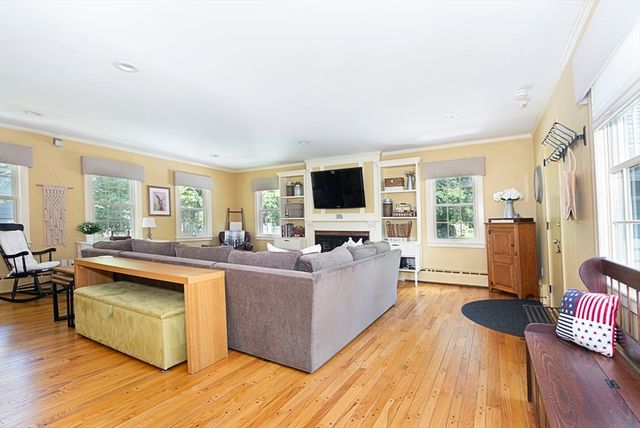 99 W Main St, Westborough, MA 01581