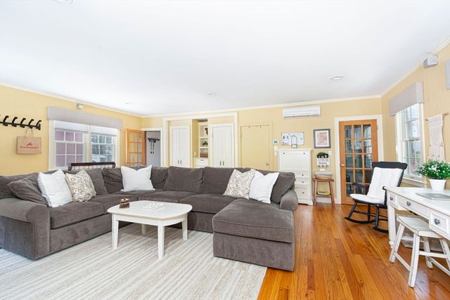 99 W Main St, Westborough, MA 01581